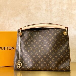 Louis Vuitton Artsy MM Monogram